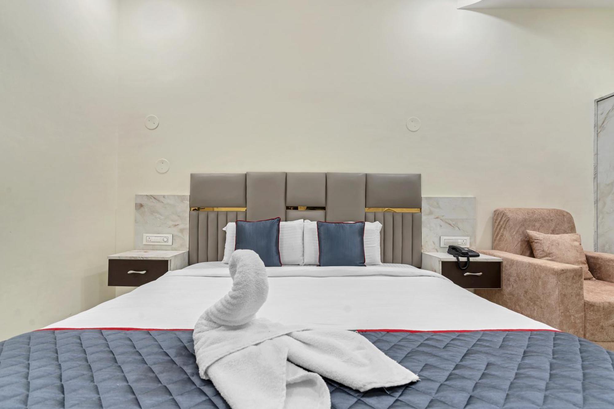 Hotel Sky Land Khammam Exterior foto