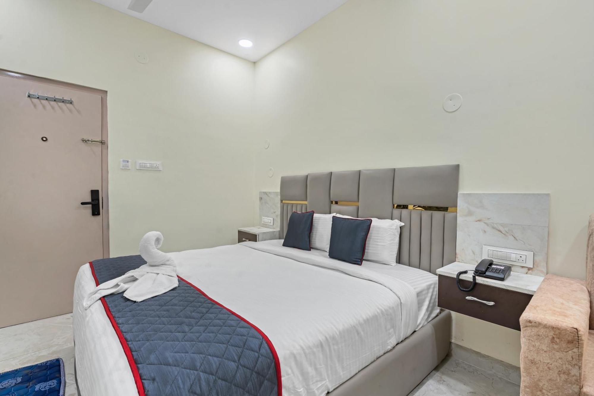 Hotel Sky Land Khammam Exterior foto